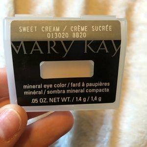Mary Kay Sweet Cream Eye Shadow